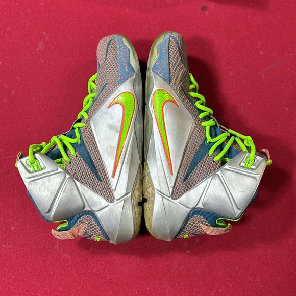 LeBron trillion dollar man - Picture 3 of 6